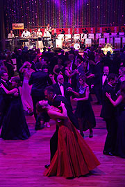 Walzerträume heißt der neueste Ball im Deutschen Theater am 29.01.2015 (©Foto. RichLegg, iStockphoto)